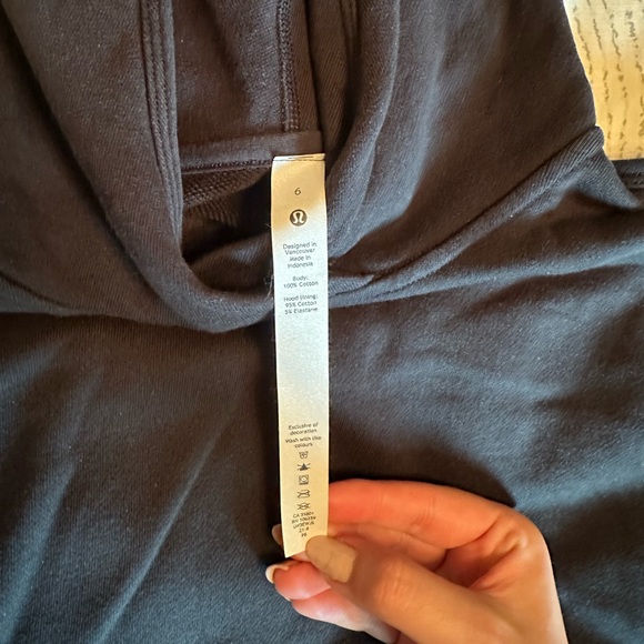 Lululemon women's Relaxed Cropped Hoodie black size 6 - Picture 5 of 9